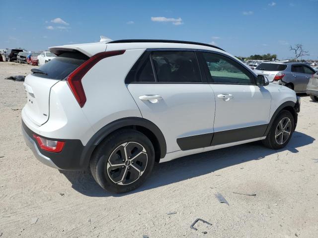 KNDCR3LEXP5081226 Kia Niro EX 3