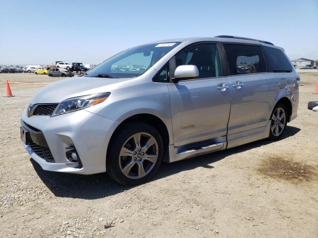 5TDXZ3DCXJS965943 2018 TOYOTA SIENNA, photo no. 1