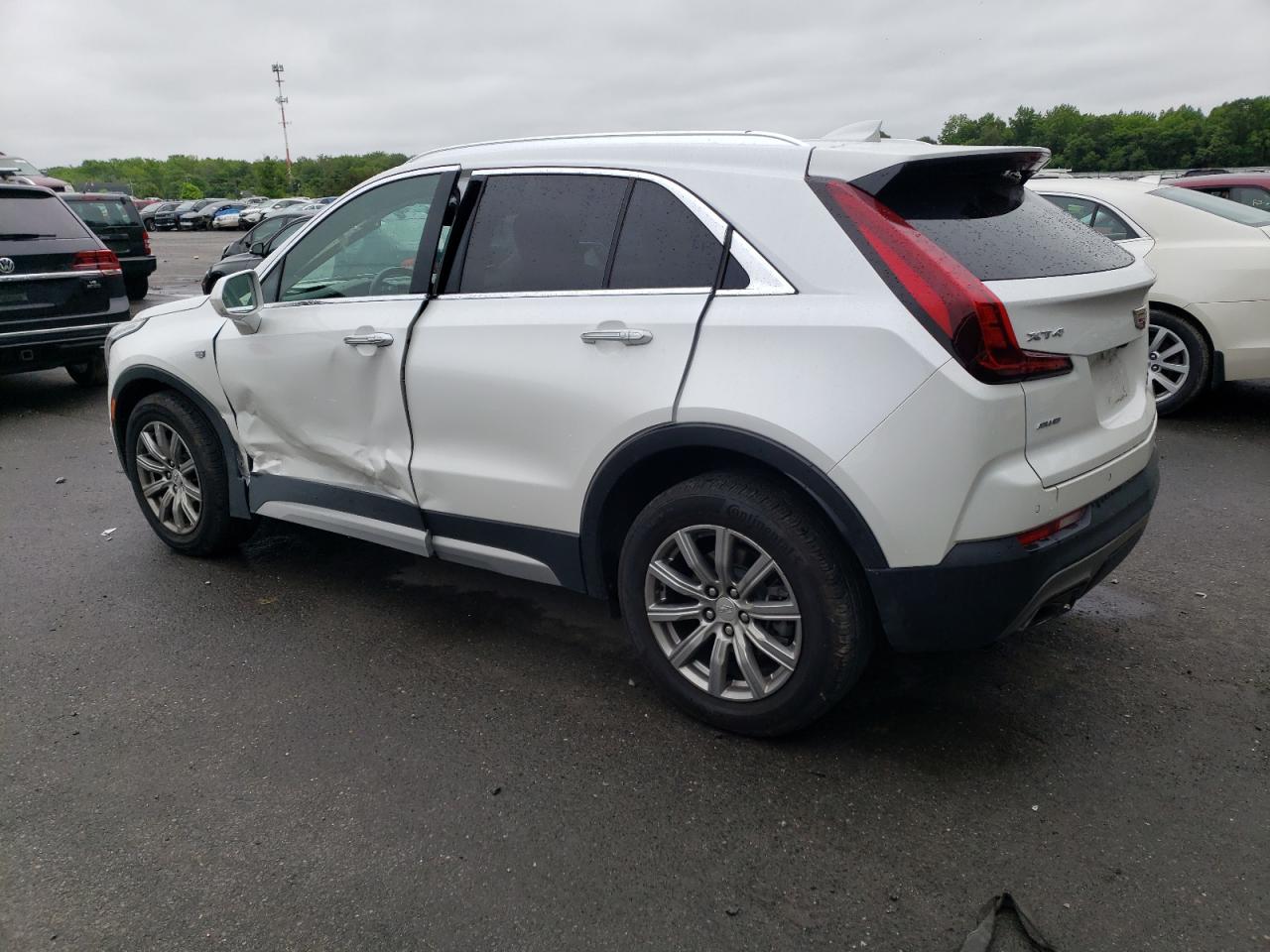 1GYFZDR48KF203323 Cadillac XT4 PREMIU 2