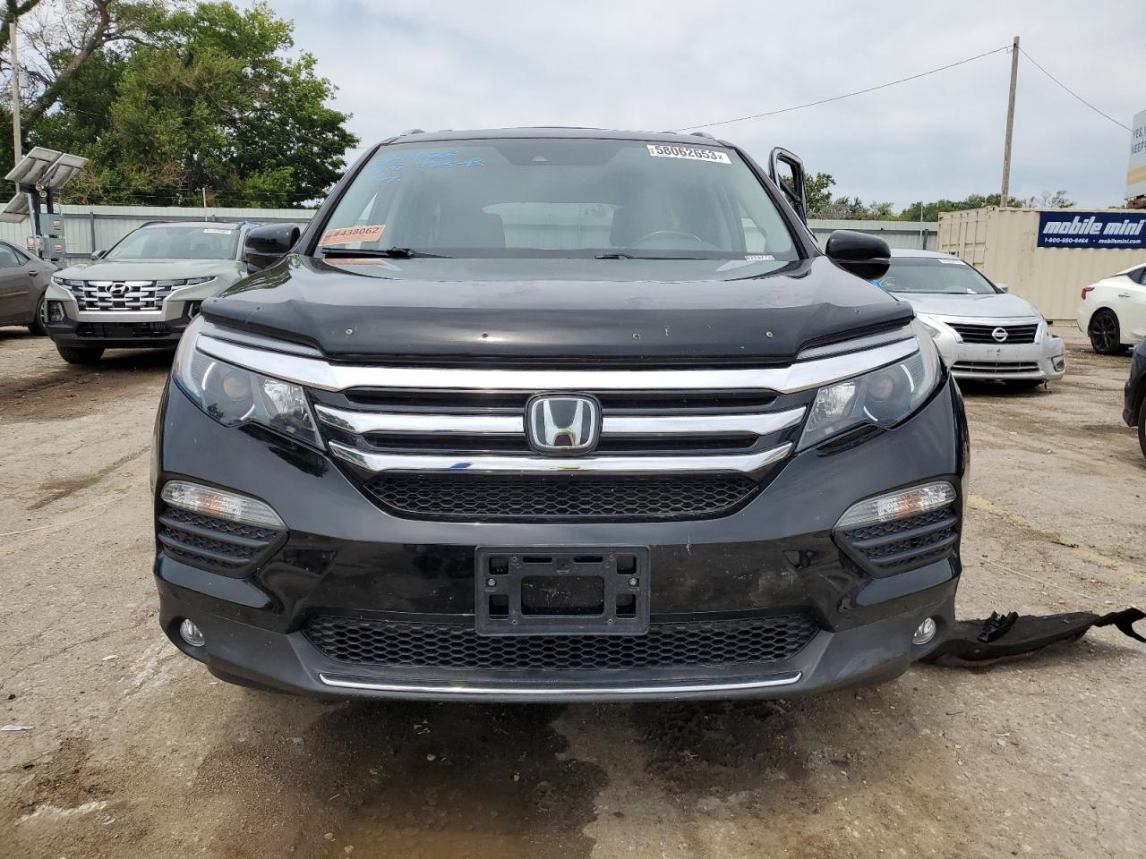 2017 Honda Pilot Touring vin: 5FNYF6H92HB097559