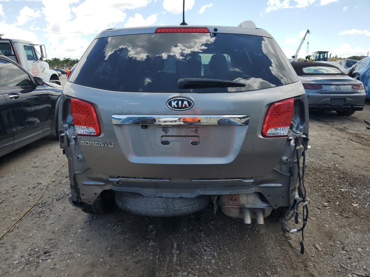 5XYKT4A10BG023581 2011 Kia Sorento Base