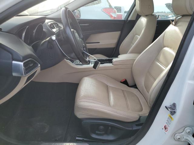 SAJAE4BG5HA962695 Jaguar Xe Prestige