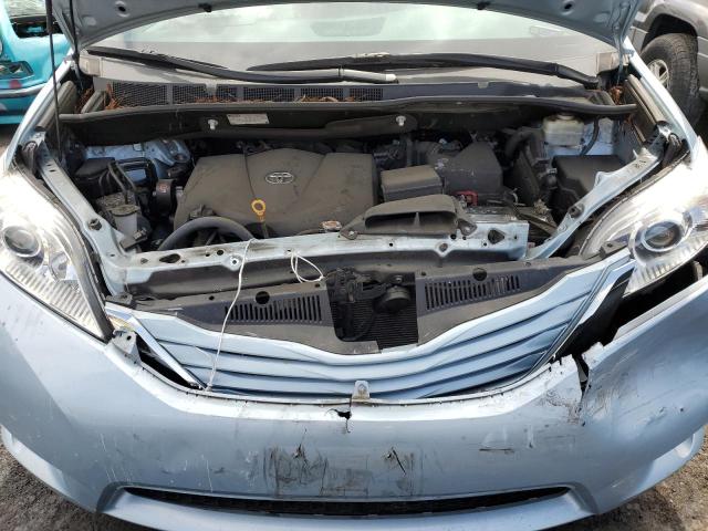 5TDKZ3DC2HS883886 Toyota SIENNA LE
