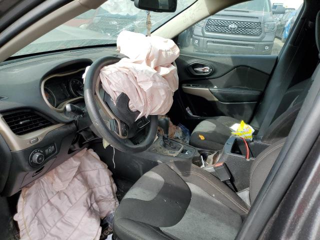 1C4PJLCB4JD587792 Jeep Cherokee Latitude