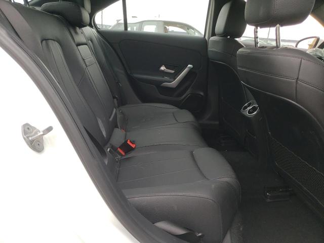 WDD3G4EB2KW022940 Mercedes-Benz A 220