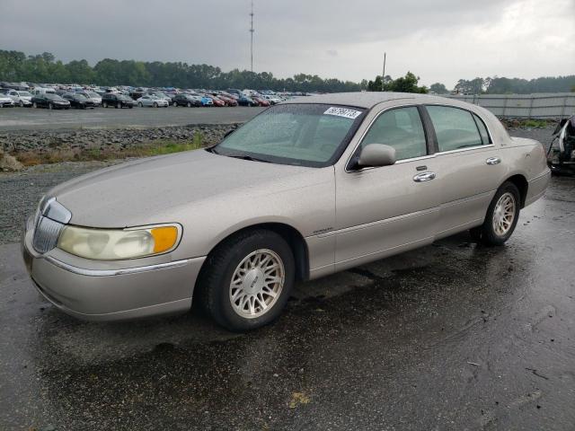 2001 Lincoln Town Car Signature