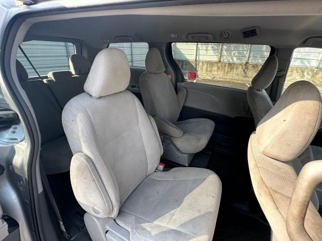 5TDZZ3DC2KS989244 Toyota SIENNA