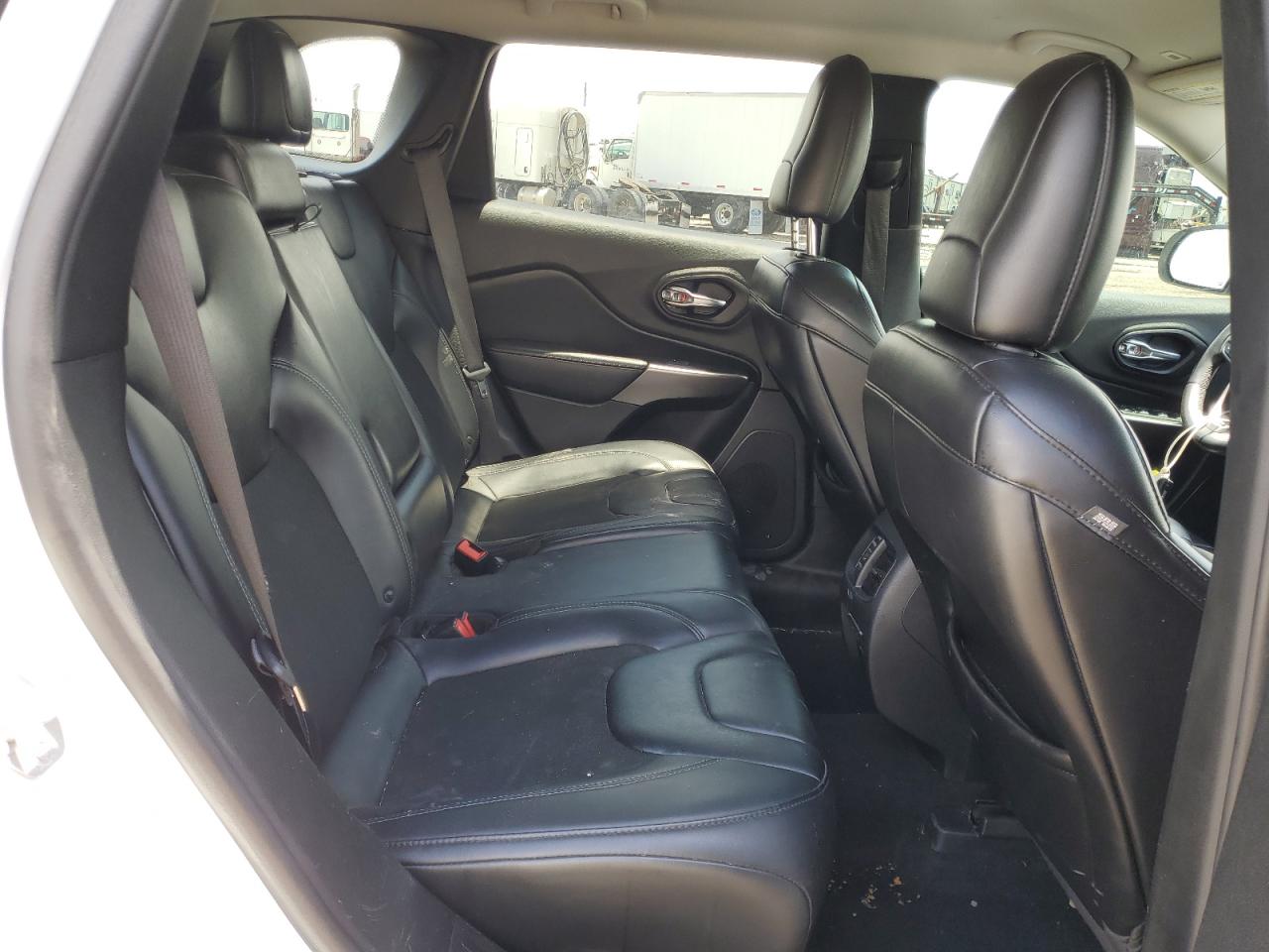 1C4PJLLB0KD466386 2019 Jeep Cherokee Latitude Plus