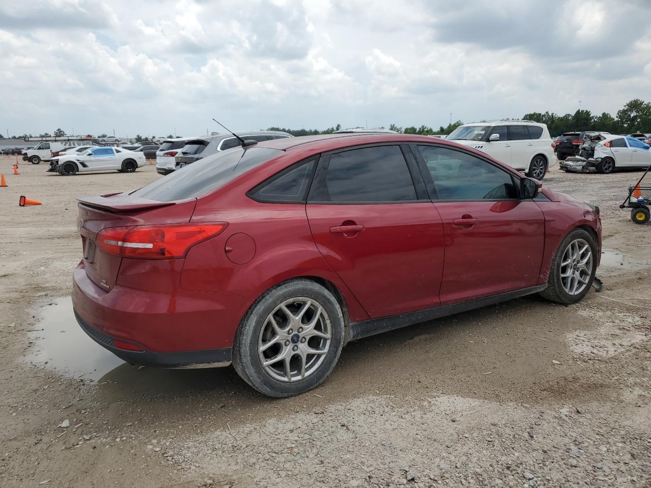 2015 Ford Focus Se vin: 1FADP3F25FL323593