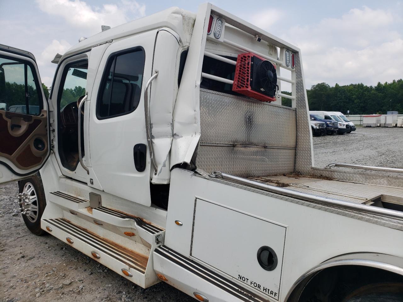 1FVAFCDK07HY34320 2007 Freightliner Sport Chassis 106