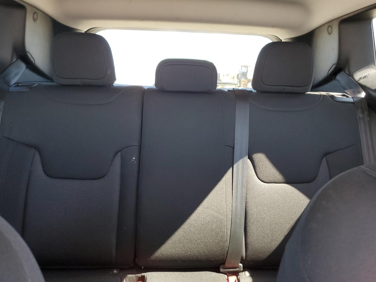 ZACNJDB1XPPP70143 2023 Jeep Renegade Latitude