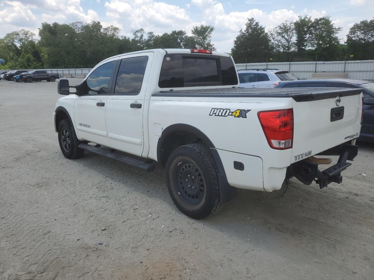 1N6BA0EC3EN504087 2014 Nissan Titan S