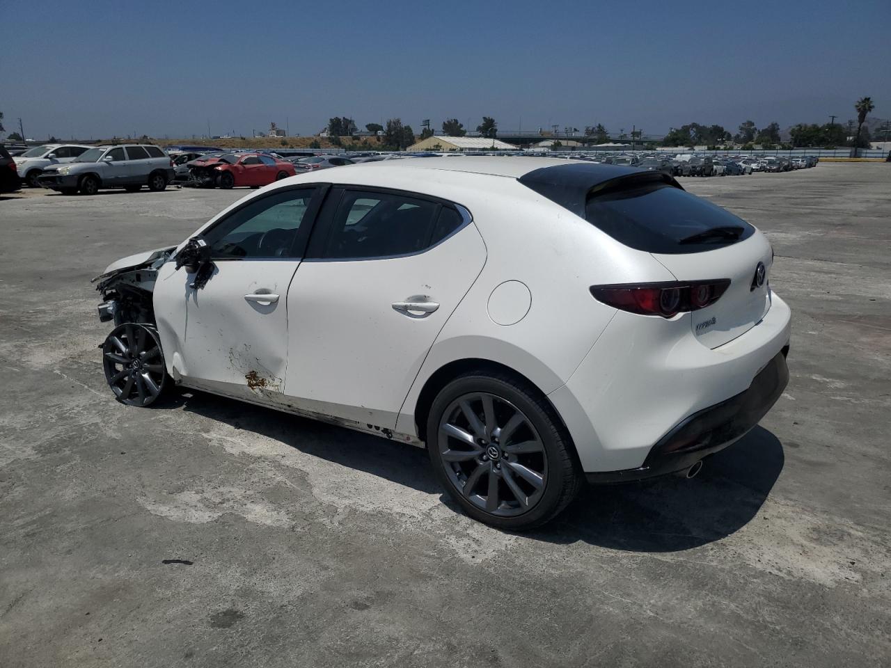 JM1BPAKL6M1346992 2021 Mazda 3 Select