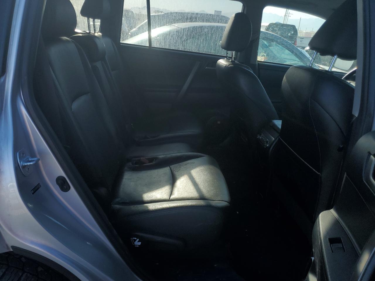 JTEES43A282016899 2008 Toyota Highlander Sport