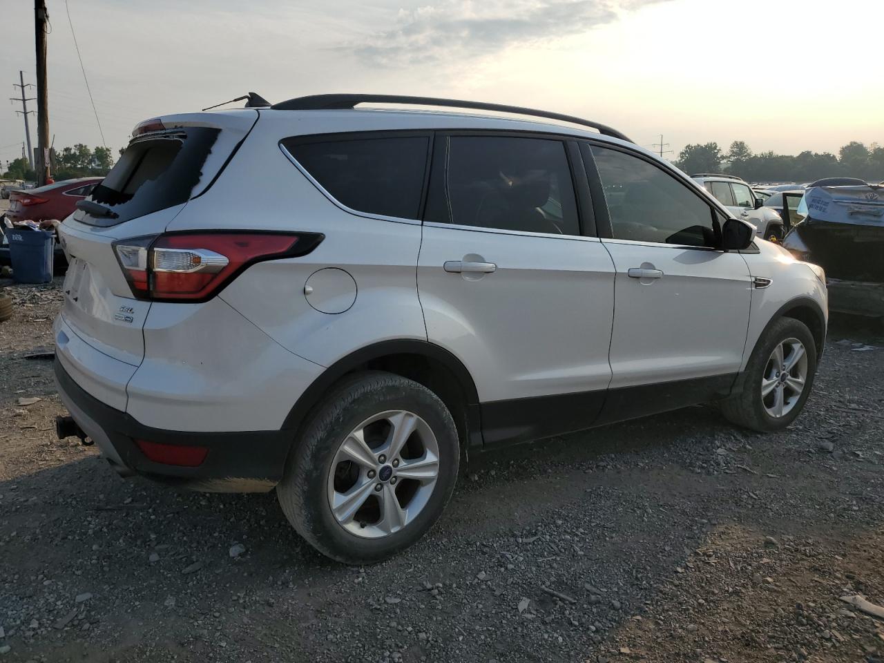 1FMCU9HD5JUB90140 2018 Ford Escape Sel