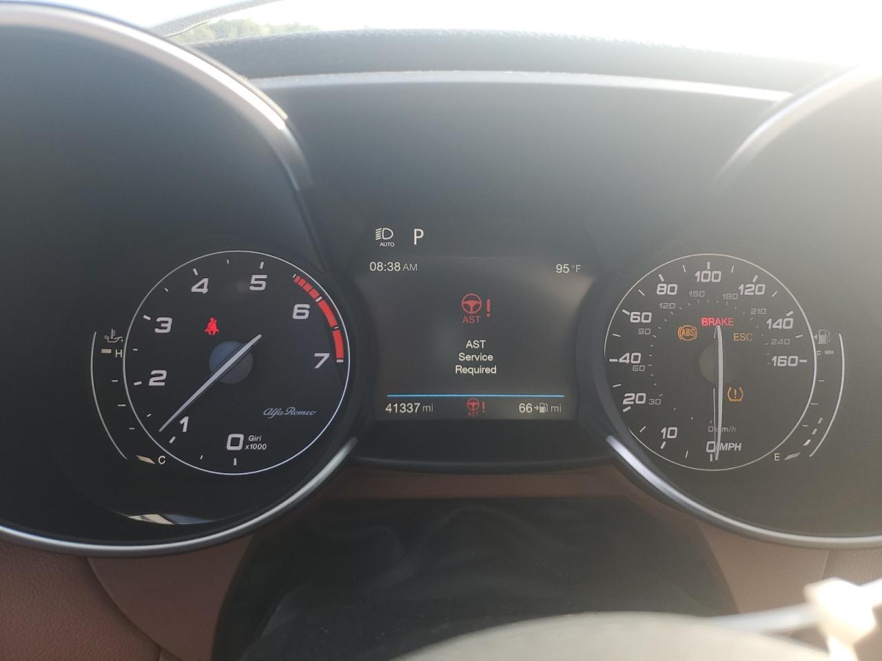 ZARFAECN3J7593895 2018 Alfa Romeo Giulia Ti