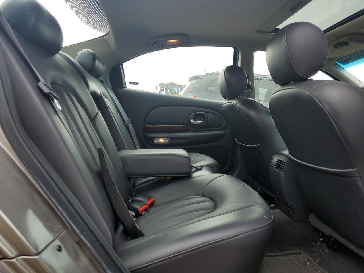 2C3HE66G9XH555406 1999 Chrysler 300M