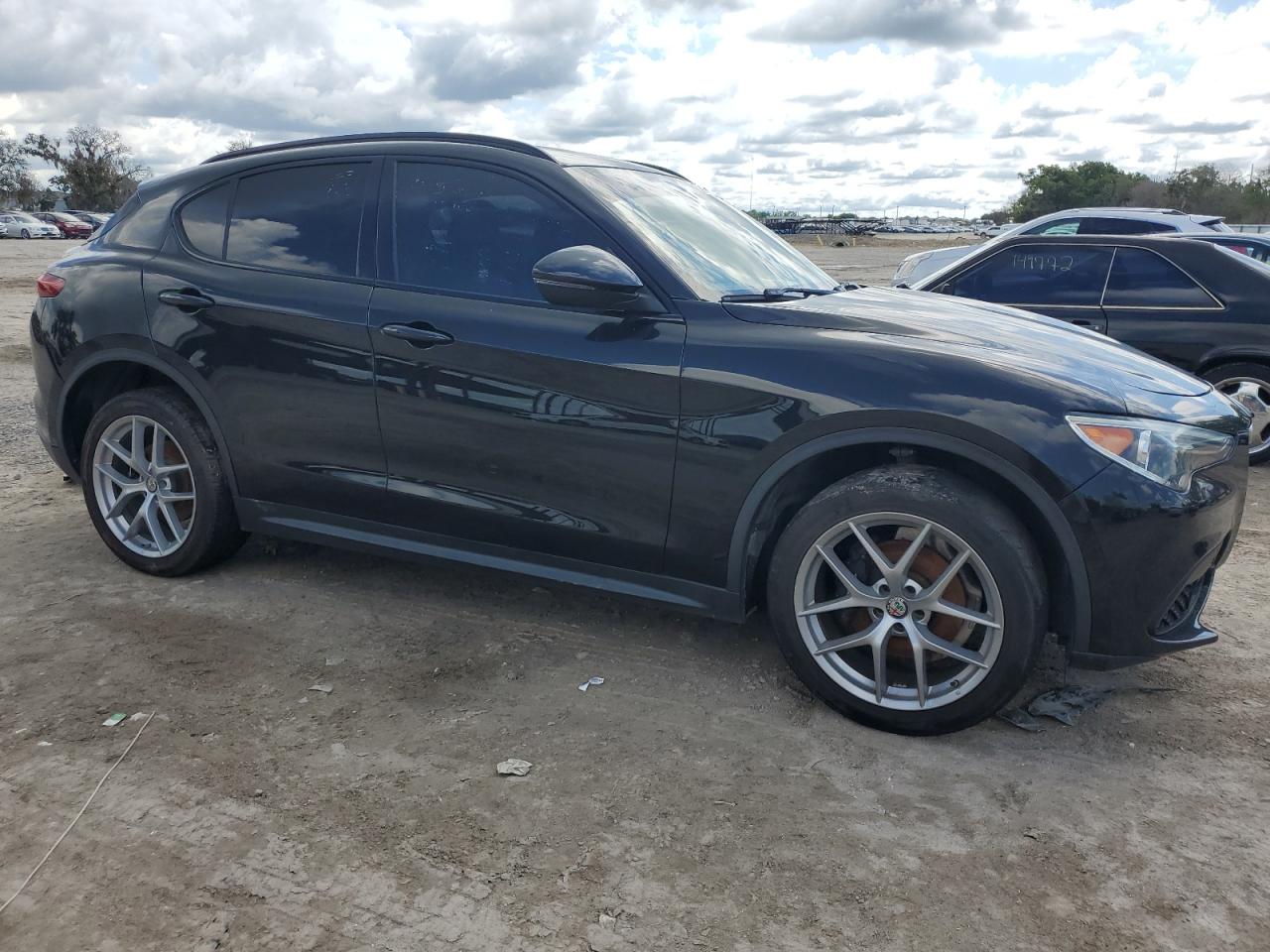 2018 Alfa Romeo Stelvio Ti Sport vin: ZASFAKNN3J7B59344