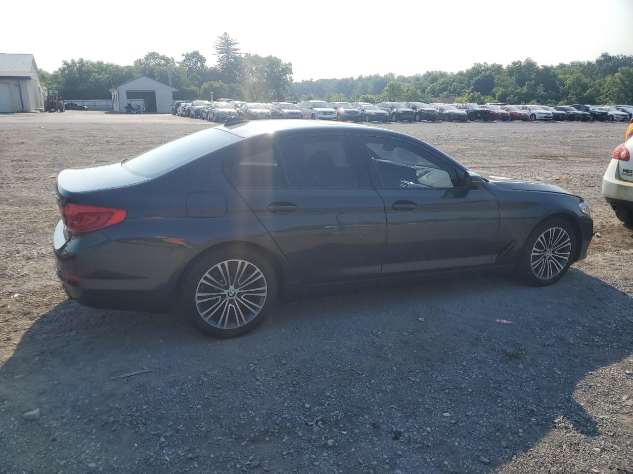 2018 BMW 530 Xi vin: WBAJA7C52JWA71393