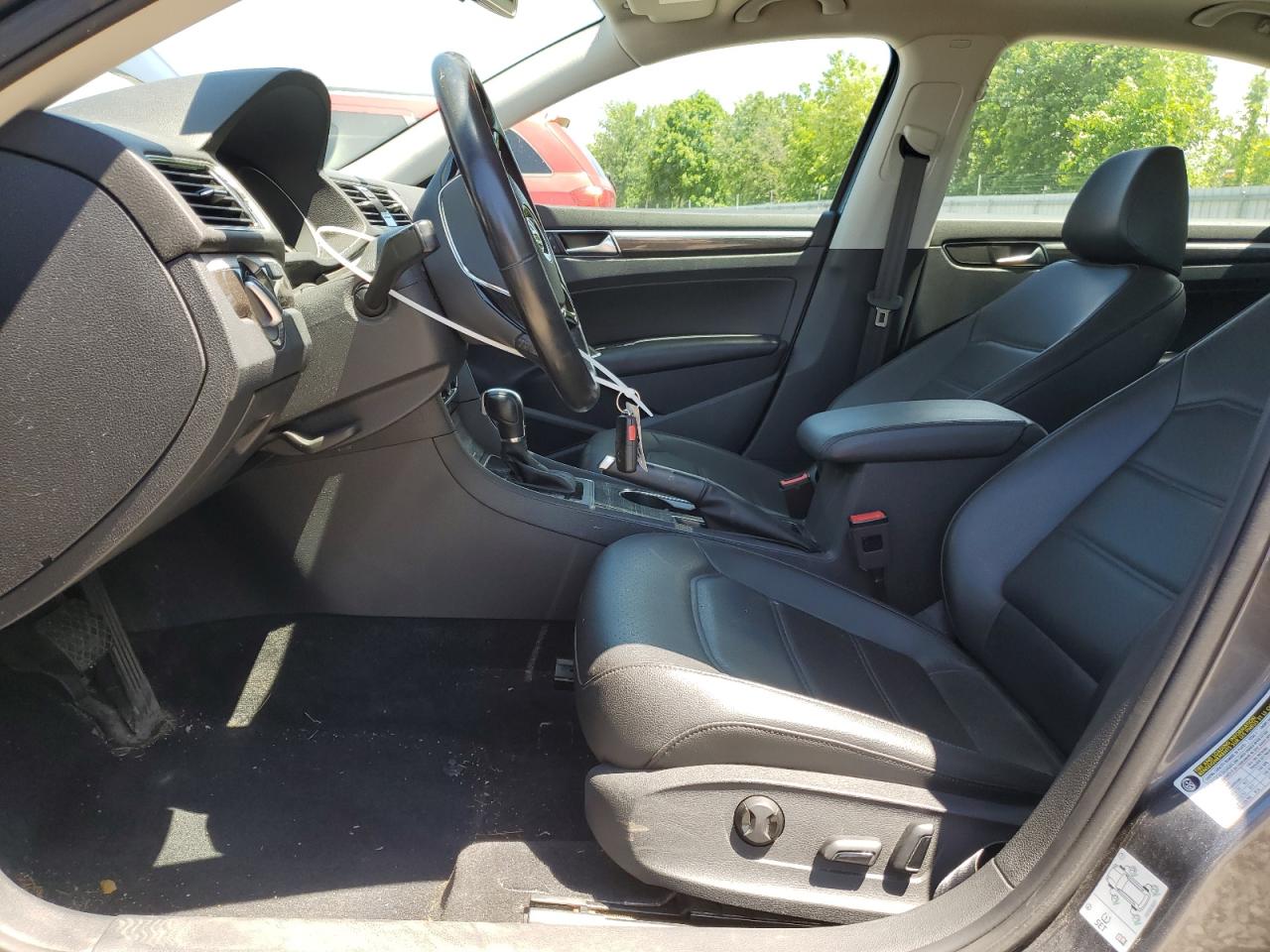 1VWBA7A34JC049299 2018 Volkswagen Passat Se