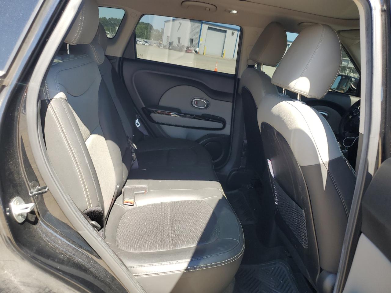 KNDJP3A56G7277281 2016 Kia Soul +