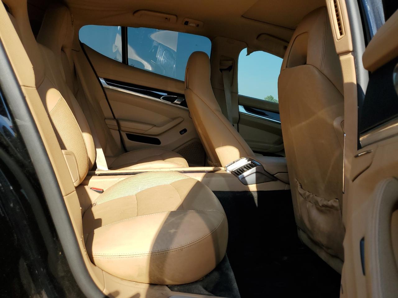 WP0AA2A79BL011203 2011 Porsche Panamera 2