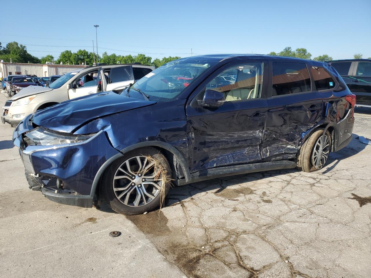 Lot #2748599635 2016 MITSUBISHI OUTLANDER