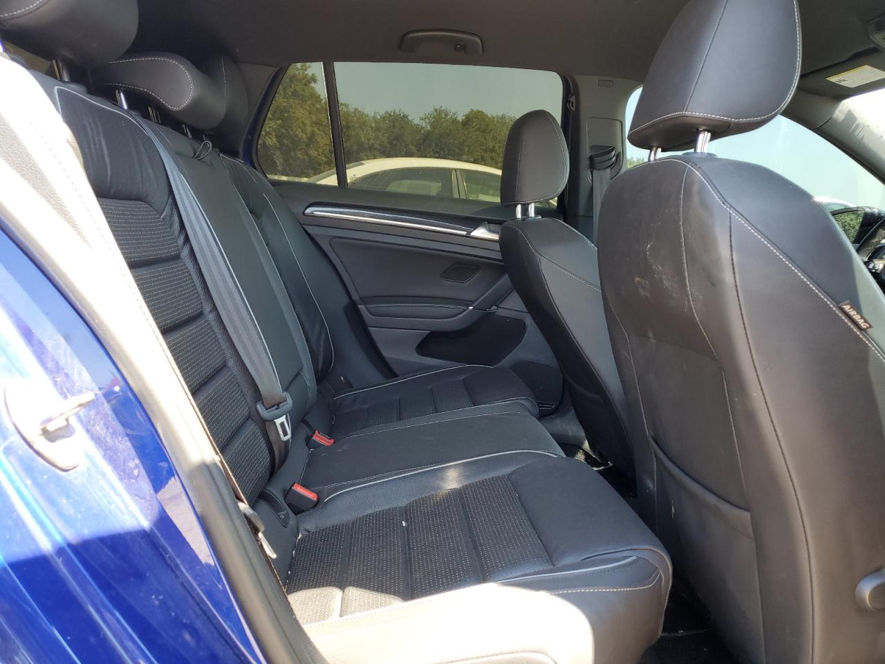 WVWWF7AU2JW063392 2018 Volkswagen Golf R