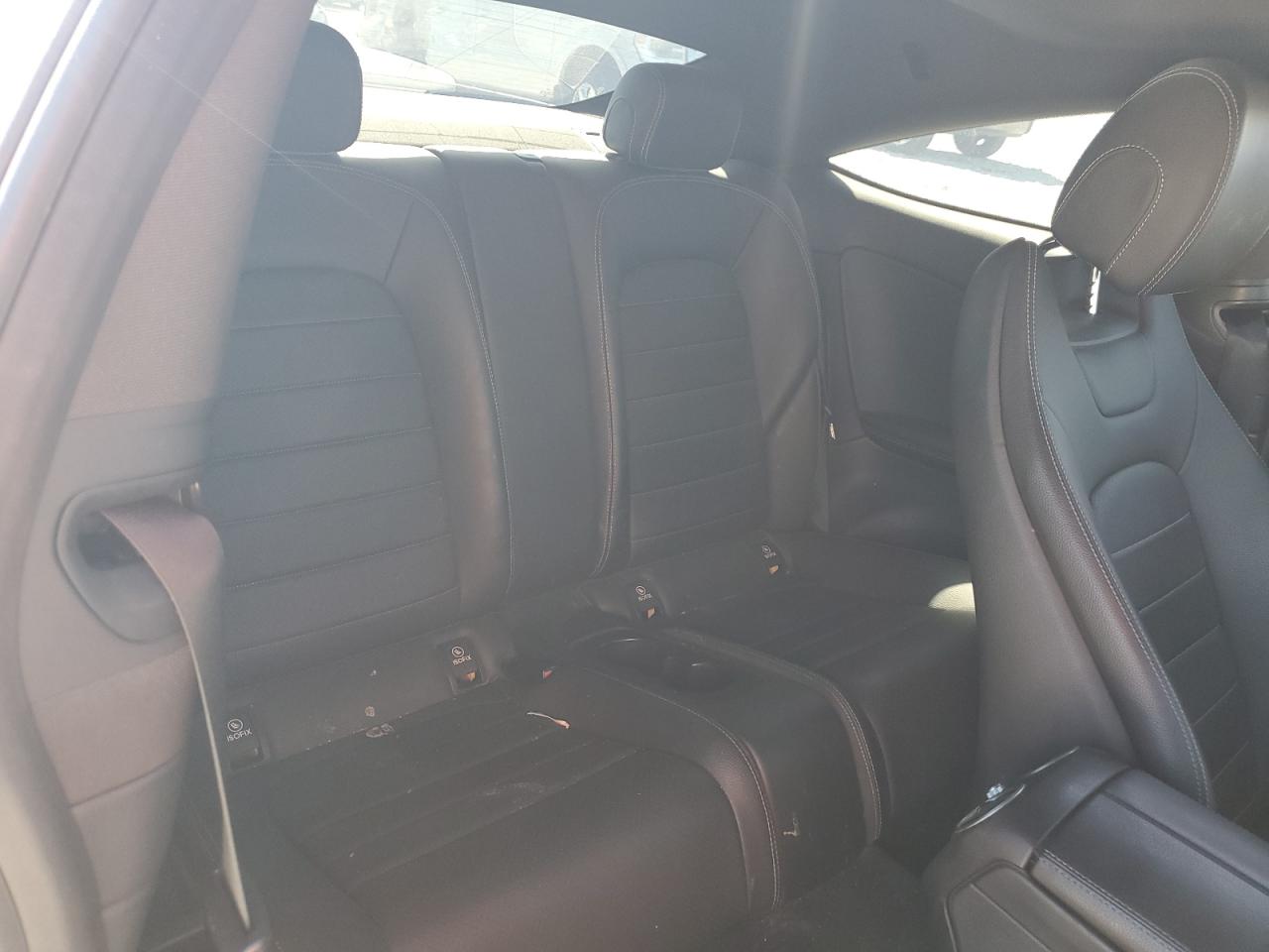 WDDWJ4JB2JF667042 2018 Mercedes-Benz C 300