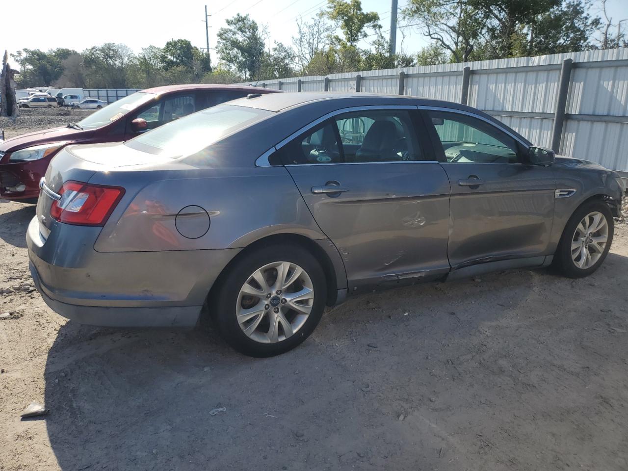 1FAHP2EW5BG183337 2011 Ford Taurus Sel