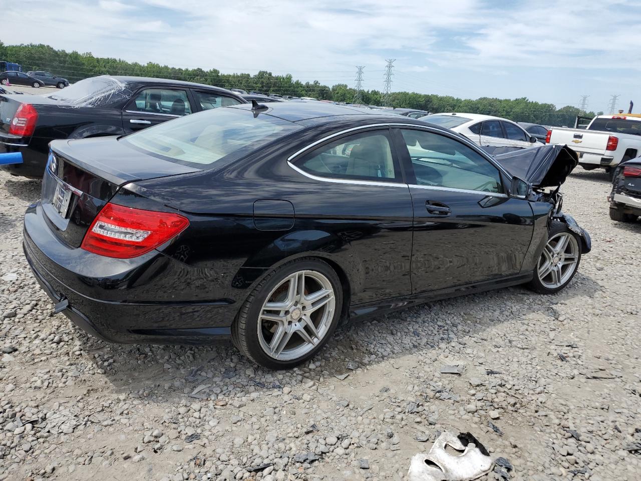 2015 Mercedes-Benz C 250 vin: WDDGJ4HB9FG349947