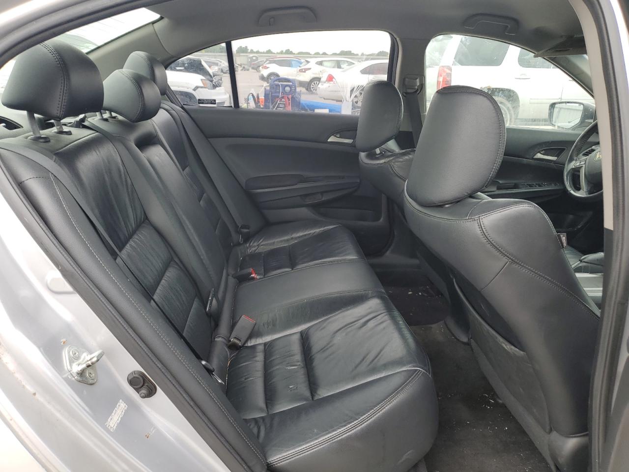 1HGCP2F64BA056621 2011 Honda Accord Se