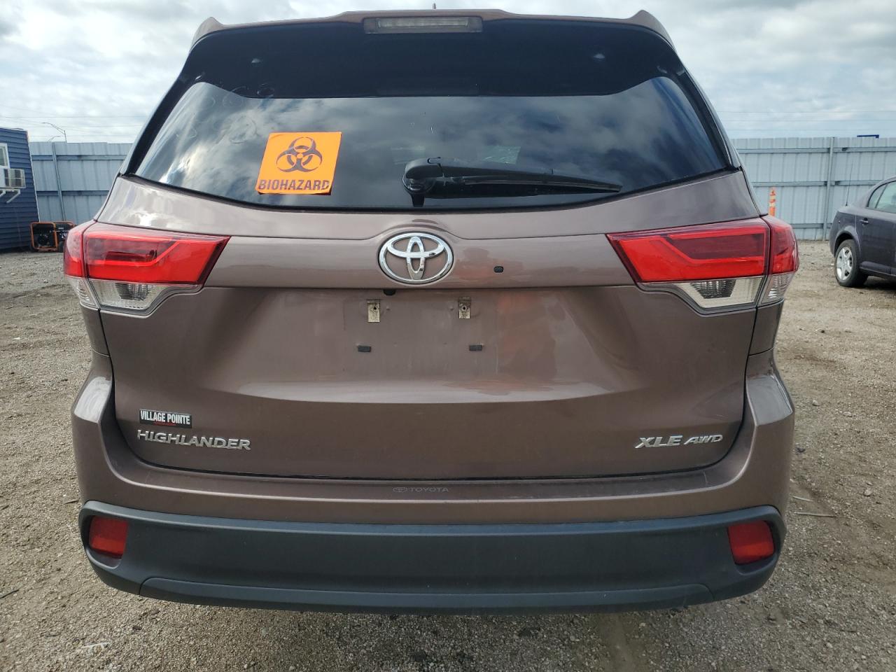 5TDJZRFH2HS393651 2017 Toyota Highlander Se