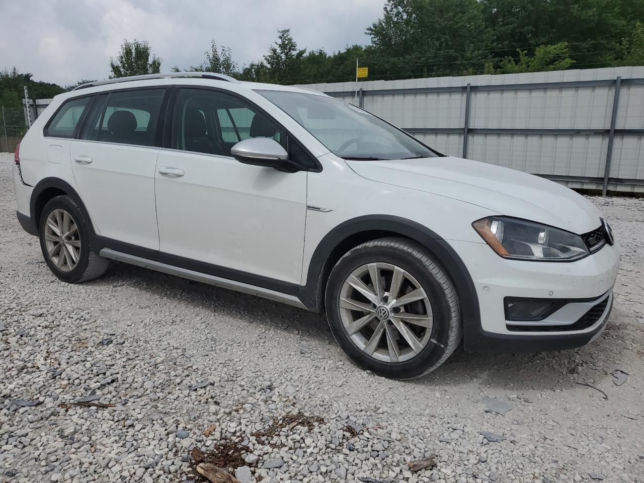 3VWH17AU8HM536632 VOLKSWAGEN GOLF 2017