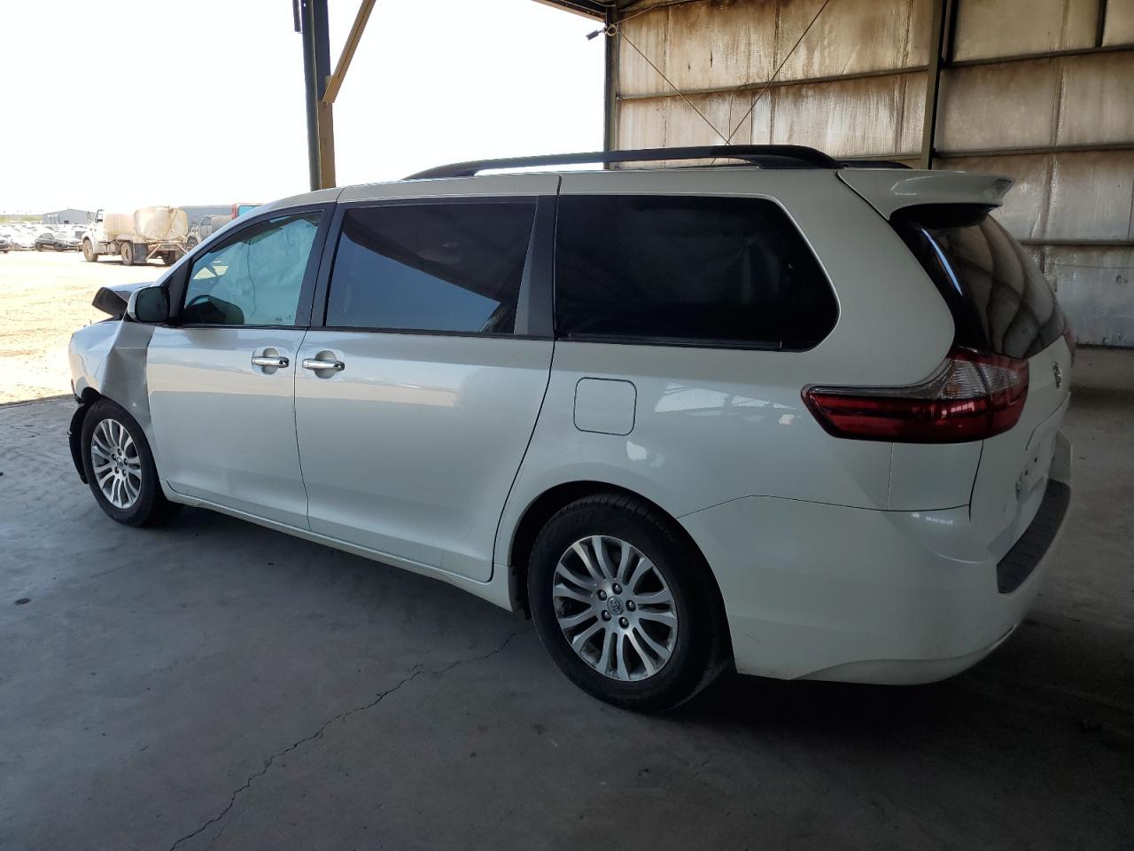 5TDYZ3DC5HS829637 2017 Toyota Sienna Xle