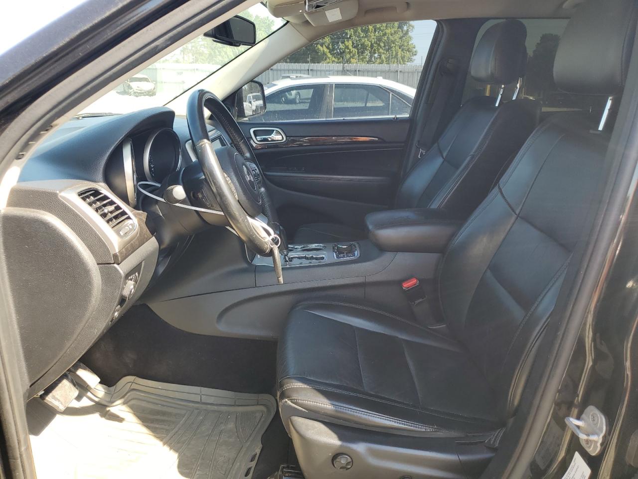 1J4RR4GTXBC582074 2011 Jeep Grand Cherokee Laredo