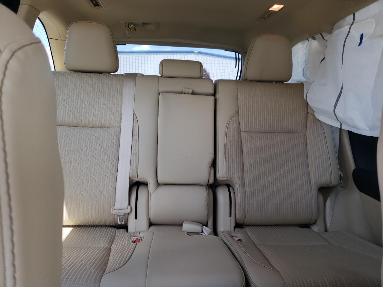 5TDZZRFH1HS231352 2017 Toyota Highlander Le