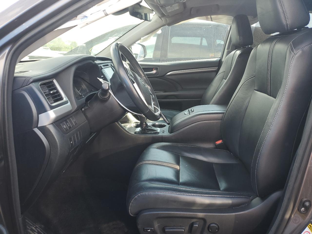 5TDJZRFH5JS859546 2018 Toyota Highlander Se