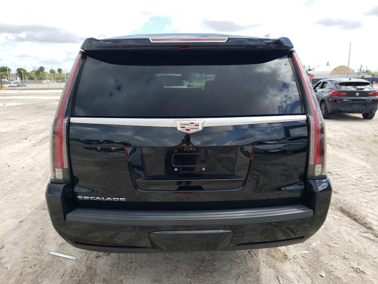 2018 Cadillac Escalade Esv Luxury vin: 1GYS3HKJ5JR332379