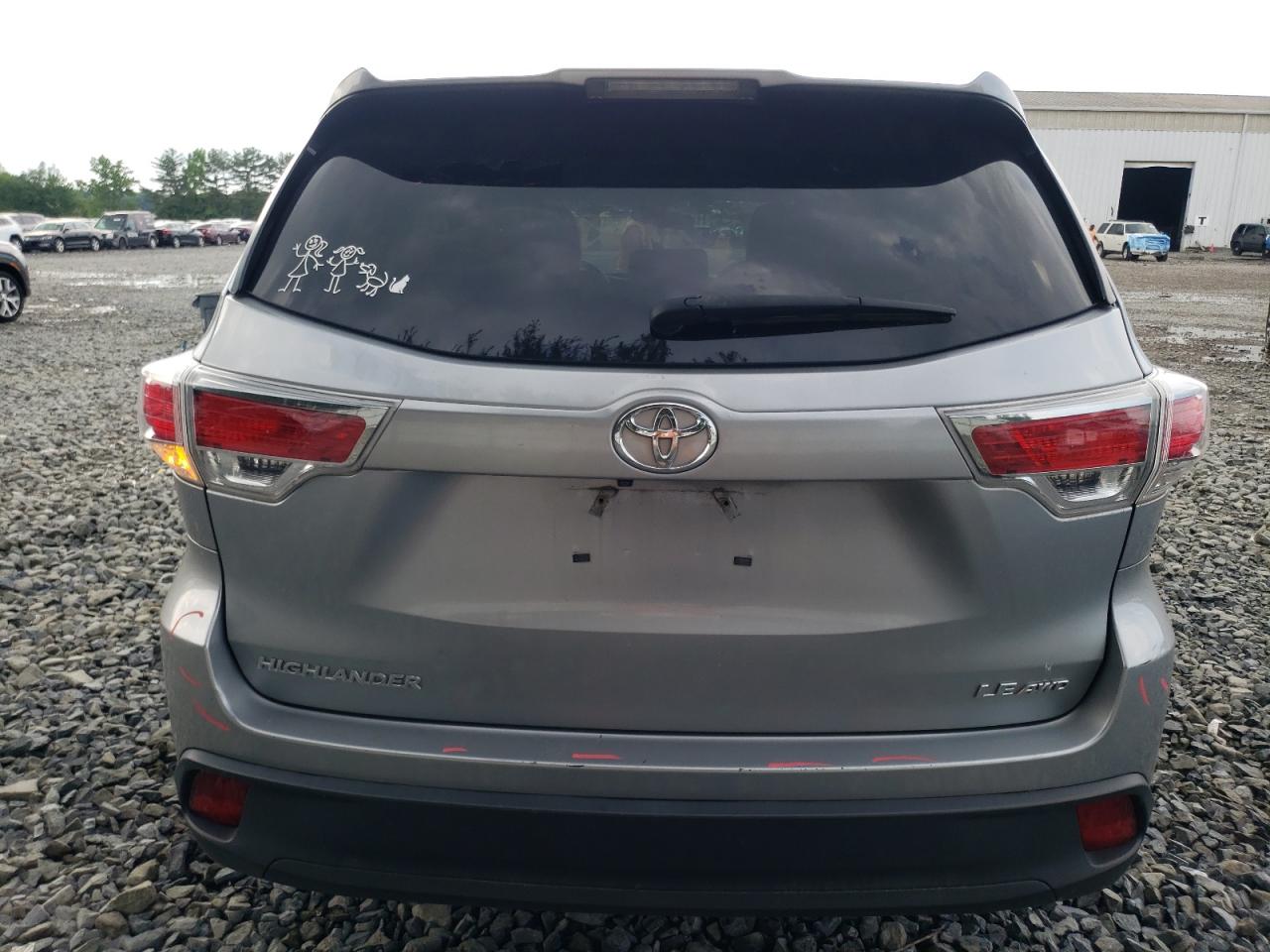 5TDBKRFH5FS081118 2015 Toyota Highlander Le