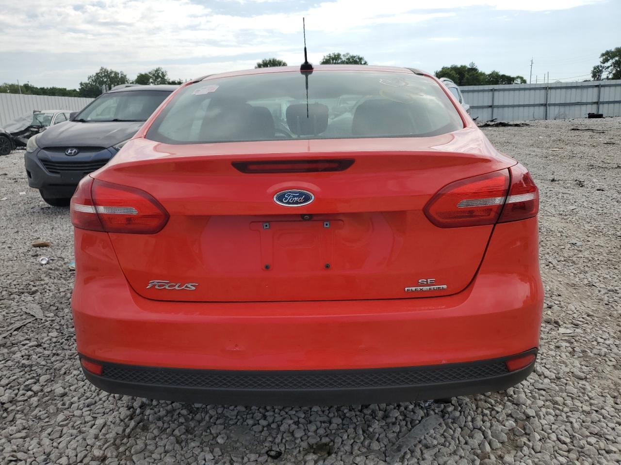 2016 Ford Focus Se vin: 1FADP3F25GL252266