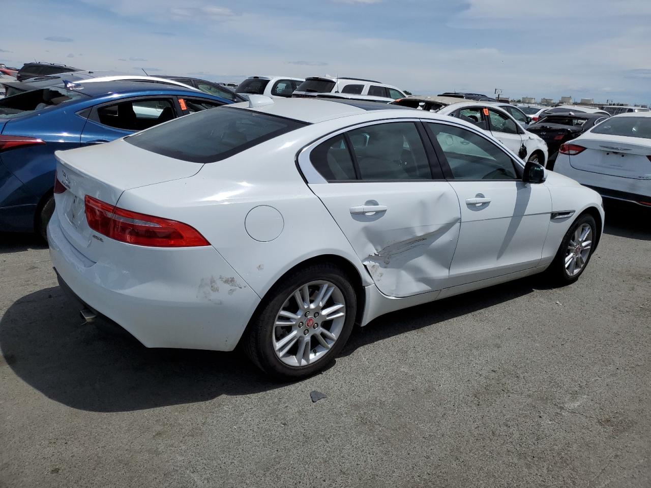 SAJAD4FX6JCP25740 2018 Jaguar Xe Premium