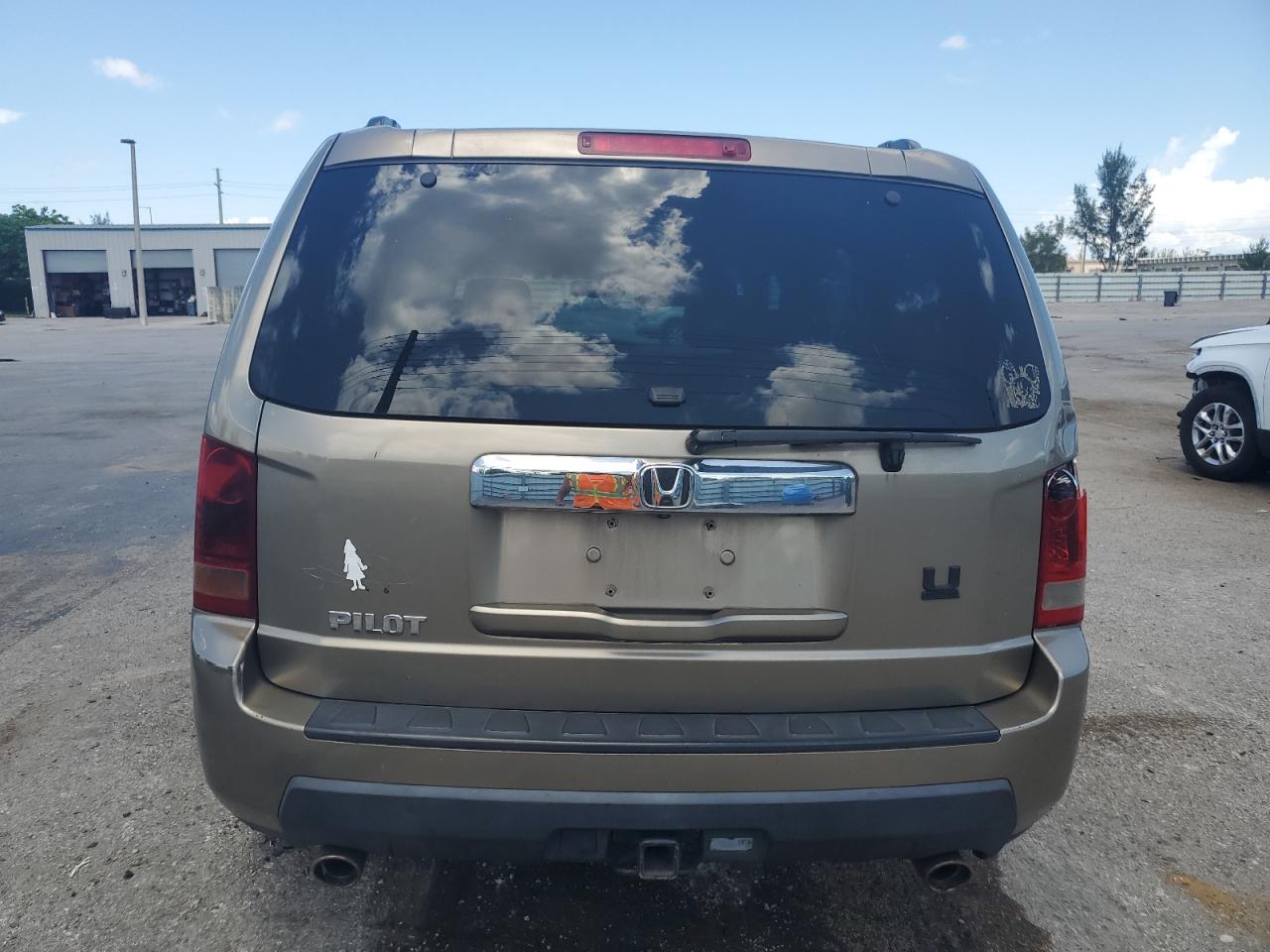 5FNYF3H50BB058276 2011 Honda Pilot Exl