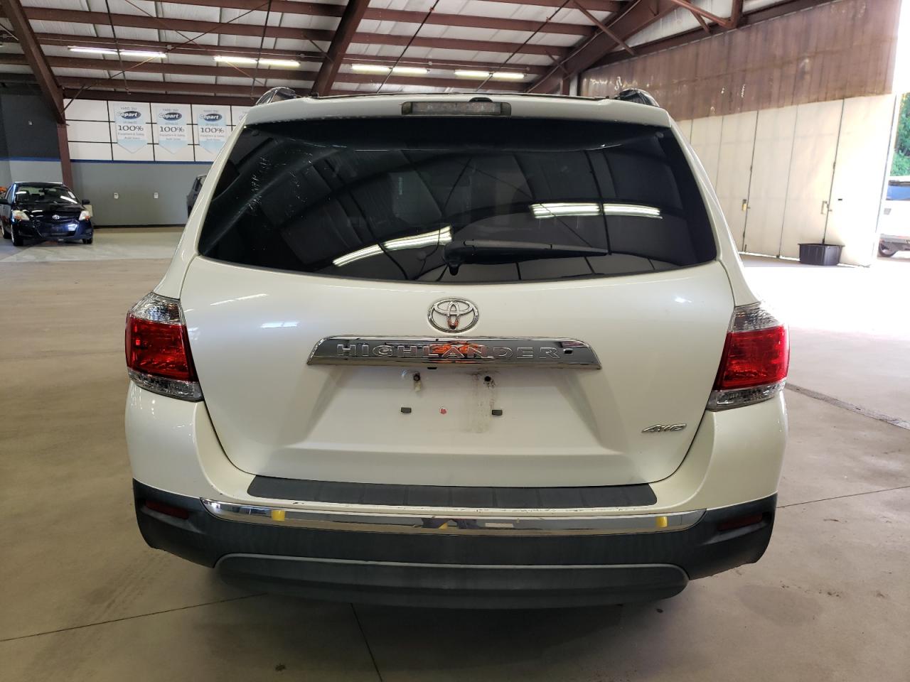 2013 Toyota Highlander Base vin: 5TDBK3EH4DS255899