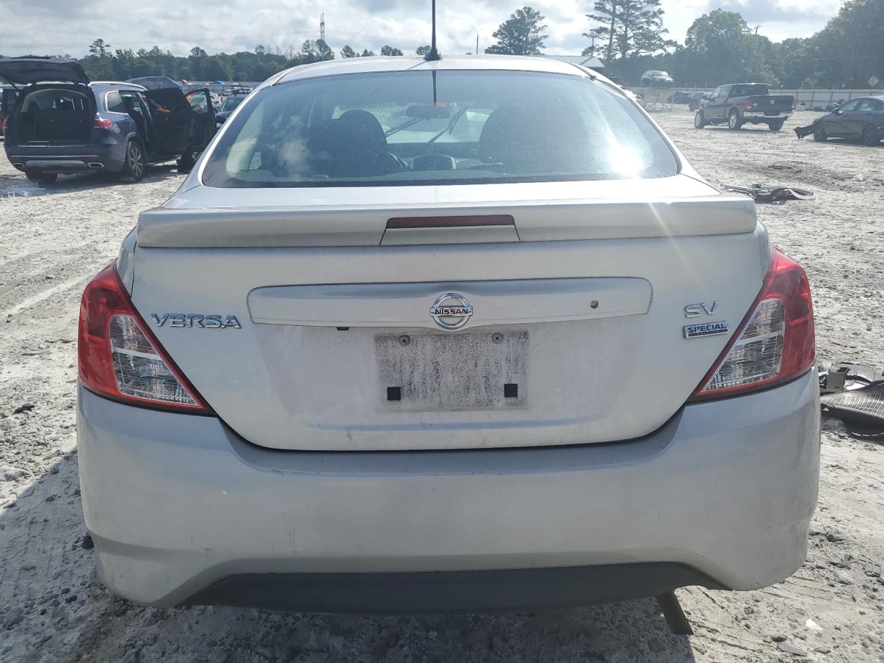 2018 Nissan Versa S vin: 3N1CN7AP6JL872404