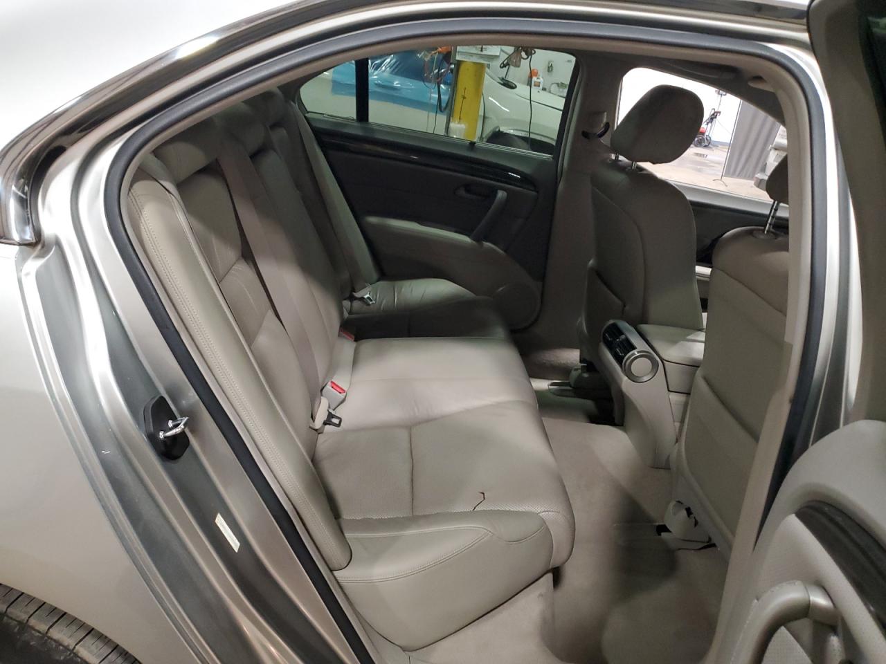 JH4KB2F62AC001837 2010 Acura Rl