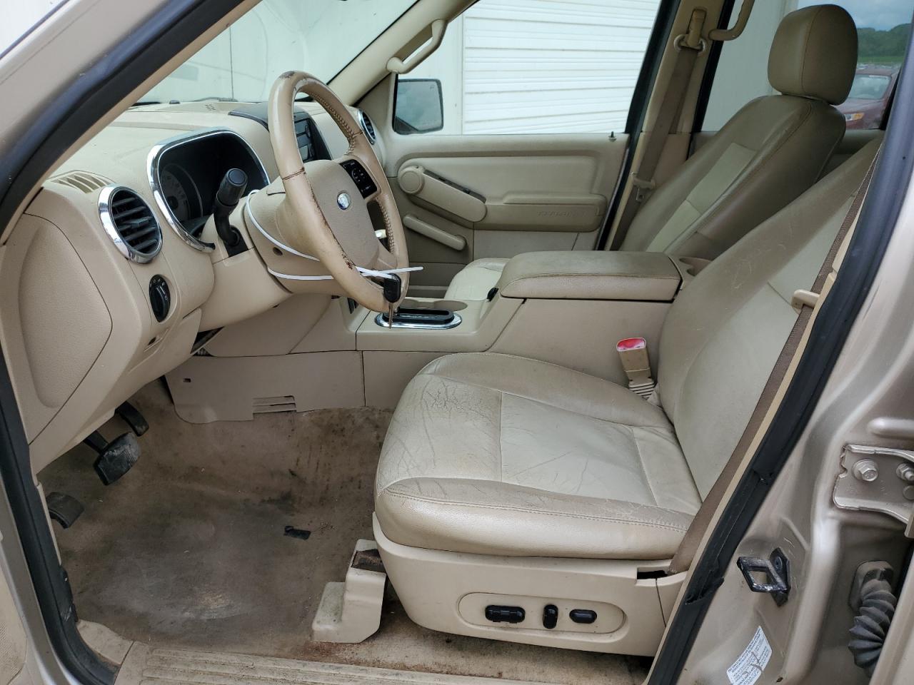 1FMEU65876UA82267 2006 Ford Explorer Limited