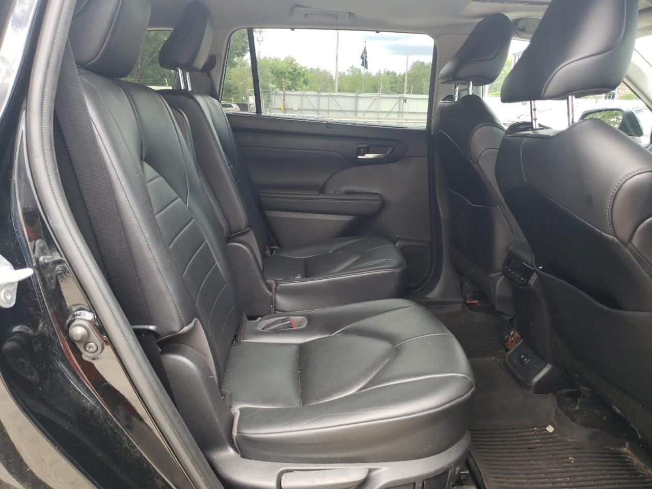 5TDGZRBH3MS123631 2021 Toyota Highlander Xle