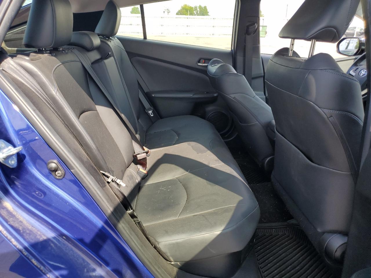 JTDKARFU6J3549917 2018 Toyota Prius