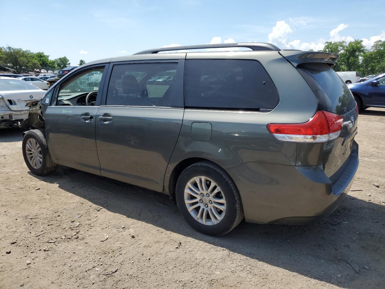 5TDYK3DC2CS219613 2012 Toyota Sienna Xle